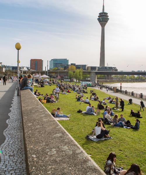 Predivan pogled na grad 'Düsseldorf', u čijoj je blizini Međunarodna zračna luka Düsseldorf