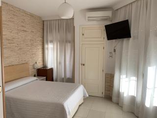 Hostal Cervantes - 0