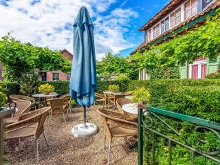 Charming Holiday Home with Terrace - 9