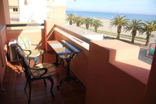 Apartamento en primera línea de playa, con vistas a la playa y con wifi - 2