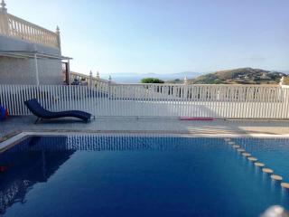 Villa Overlooking Beach - Private Swimming Pool! - 0