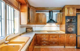 Stunning Home In Cenes De La Vega - 3