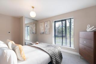 Elliot Oliver - Luxurious Two Bedroom Apartment With Parking - 6