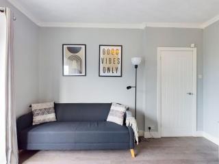 Stunning Family Home with Comfortable Surroundings by Our Home Short Stays ideally situated within Greater Manchester - 9