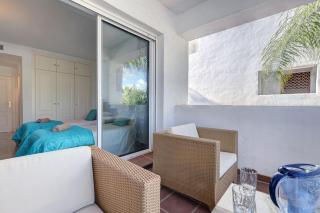 Modern 2-bedroom flat next to the sea - 9