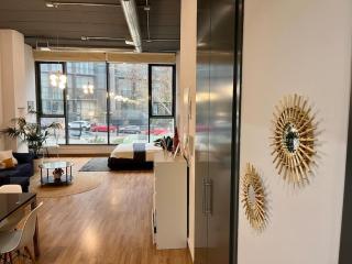 Beautiful Bright Loft - 3