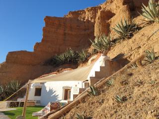 Creatively designed CaveHouse with jacuzzi - 8