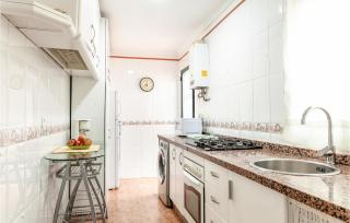 3 Bedroom Cozy Apartment In Huelva - 8