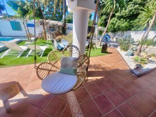 GATU PREMIUM Villa Lurberri piscina privada, 4 dormitorios, 2 baños, parking , jardines, " Preferente mayores de 25 años y familias " ín y barbacoa - 8