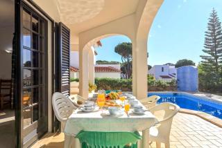 Spacious 4 bedroom villa, private pool, free air conditioning and wifi - 1