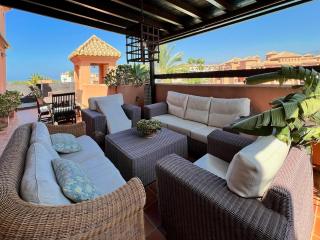 Luxury penthouse with pool in front of Golf Course - 4