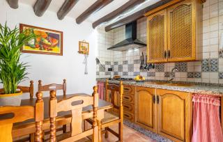 Cozy Home In Castillo De Locubin - 5