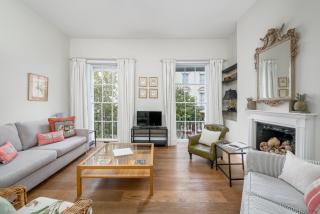 Spacious flat near Victoria and Warwick Square - 0