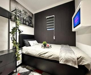 Boutique Backyard Bungalow - Brimsdown - 8