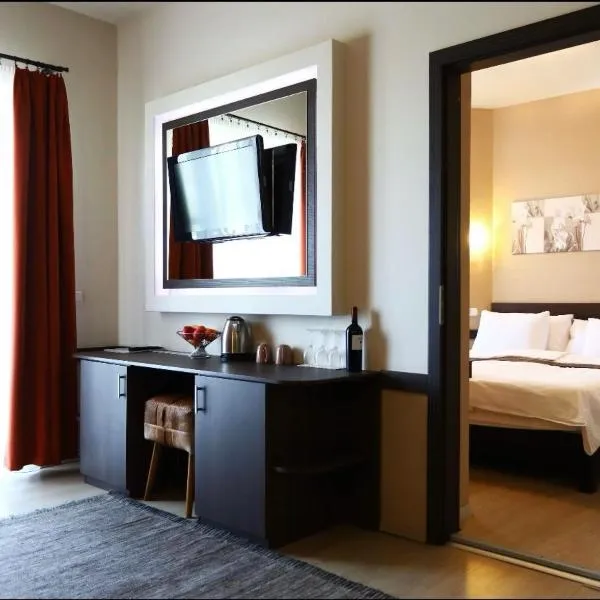Hotel La Riva, hotell i Siófok