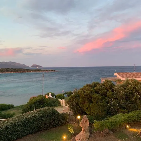 Villa Elena fronte mare spiaggia Bados- Pittulongu- Golfo Aranci, hotel a Olbia